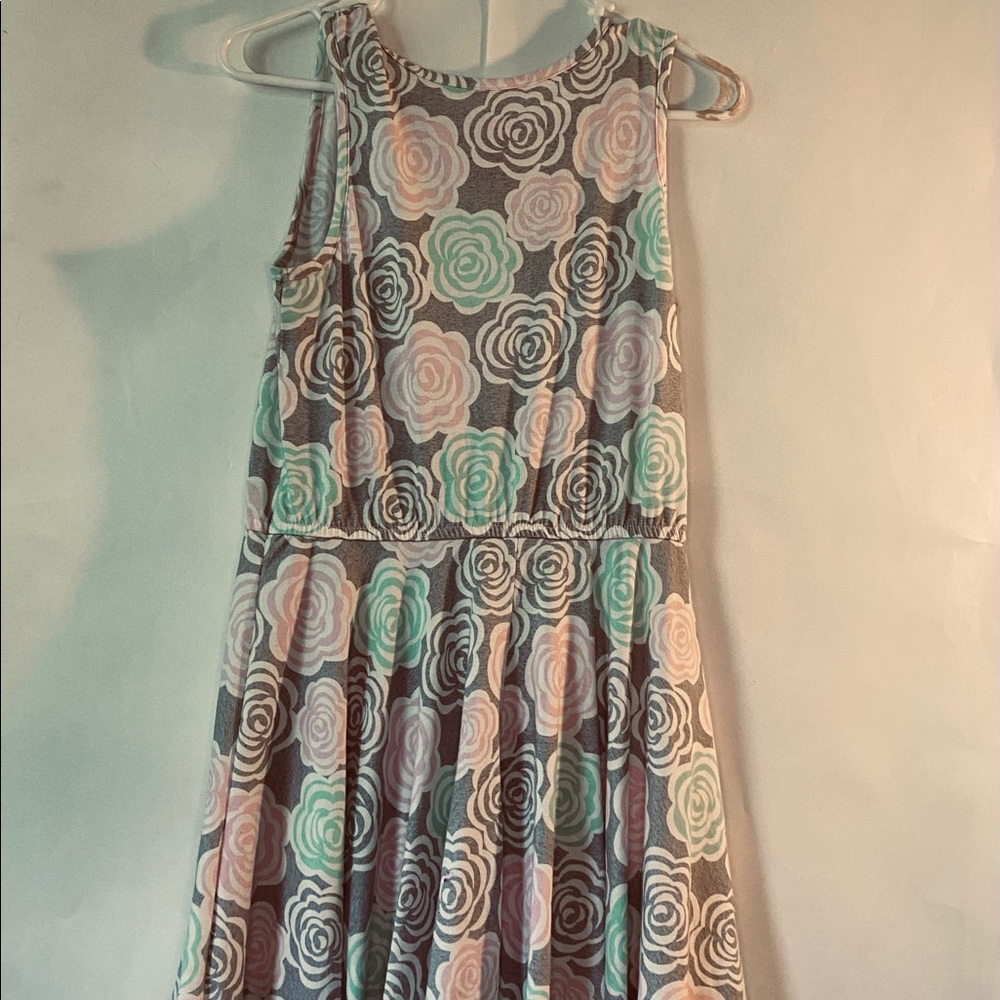 2 dress both large! The blue one has pockets!!